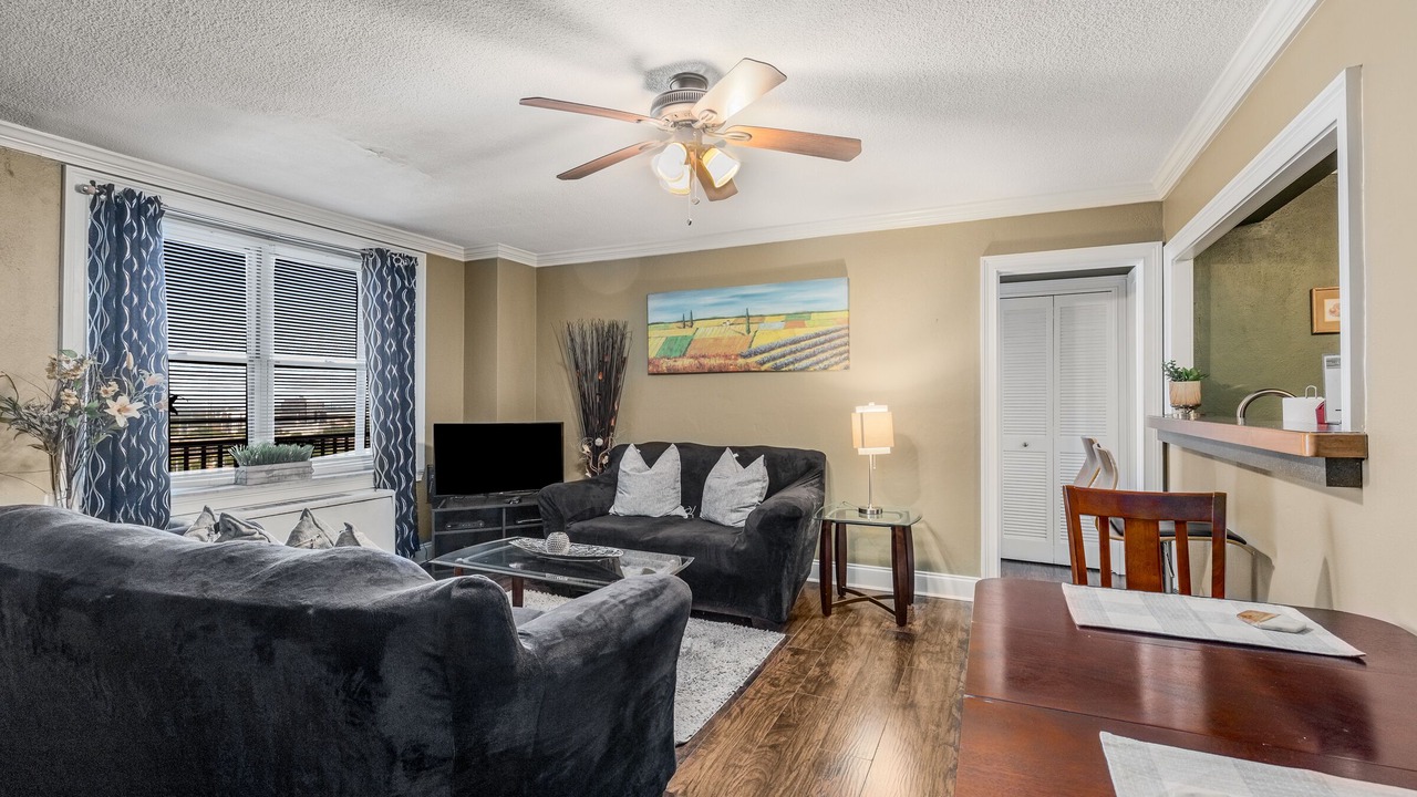Photo of Livingroom in Downtown Atlanta
