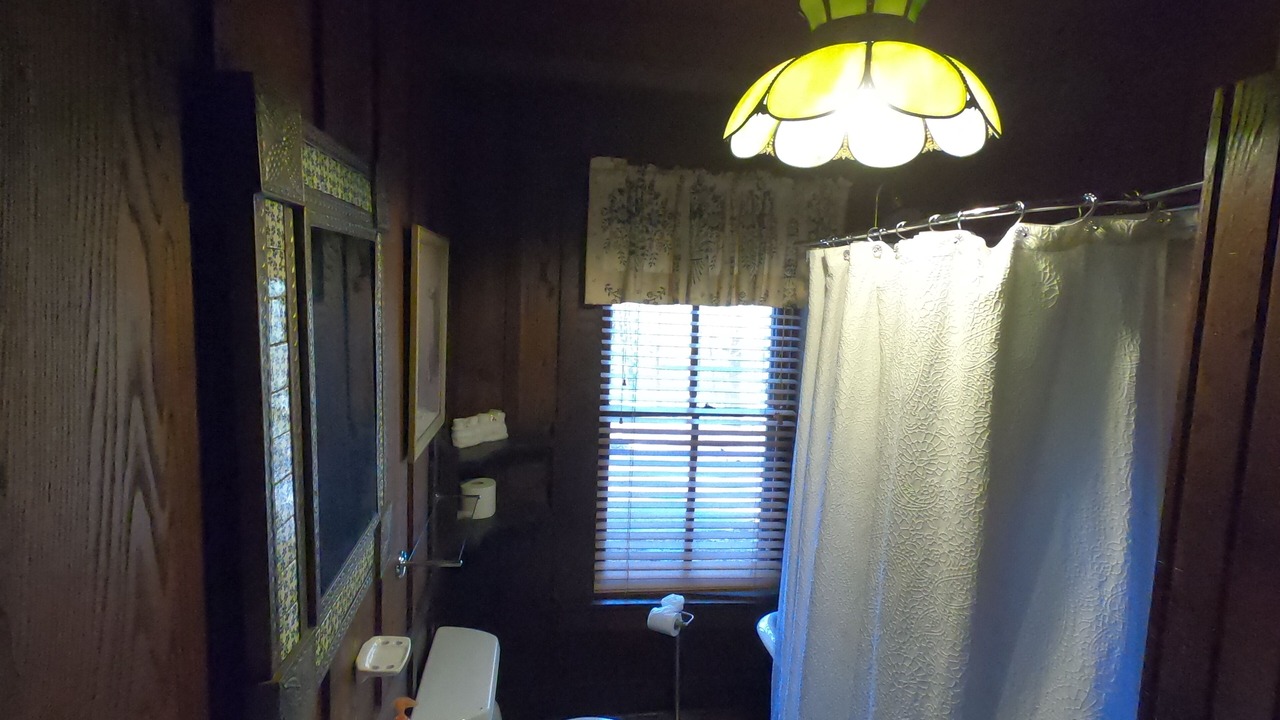 Photo of Bathroom in Rocky Bottom