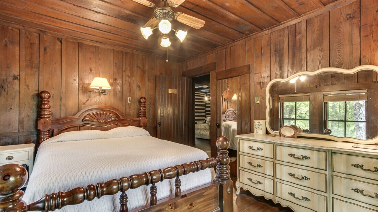 Photo of Bedroom in Rocky Bottom
