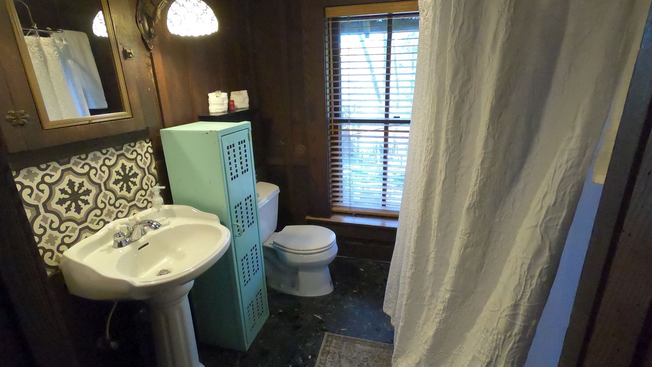 Photo of Bathroom in Rocky Bottom