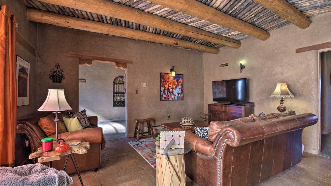 Photo of Livingroom in Taos