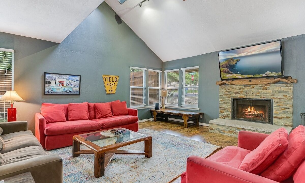 Photo of Livingroom in Wells Branch