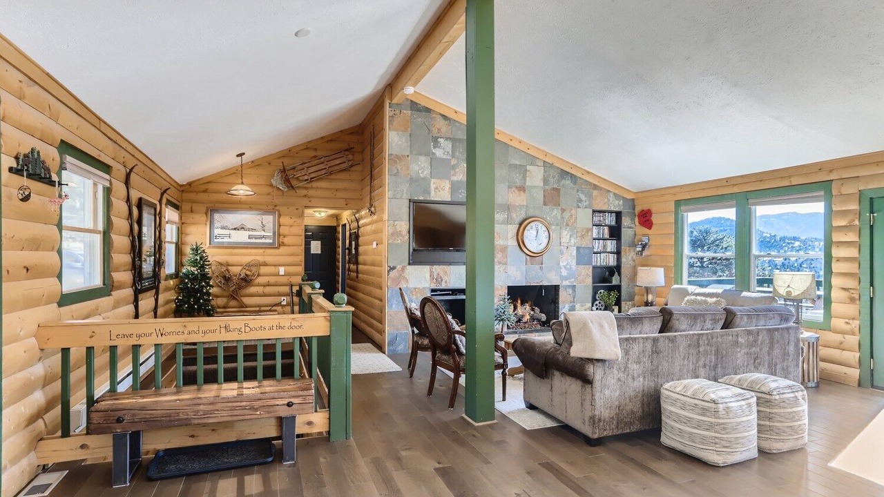 Photo of Livingroom in Estes Park