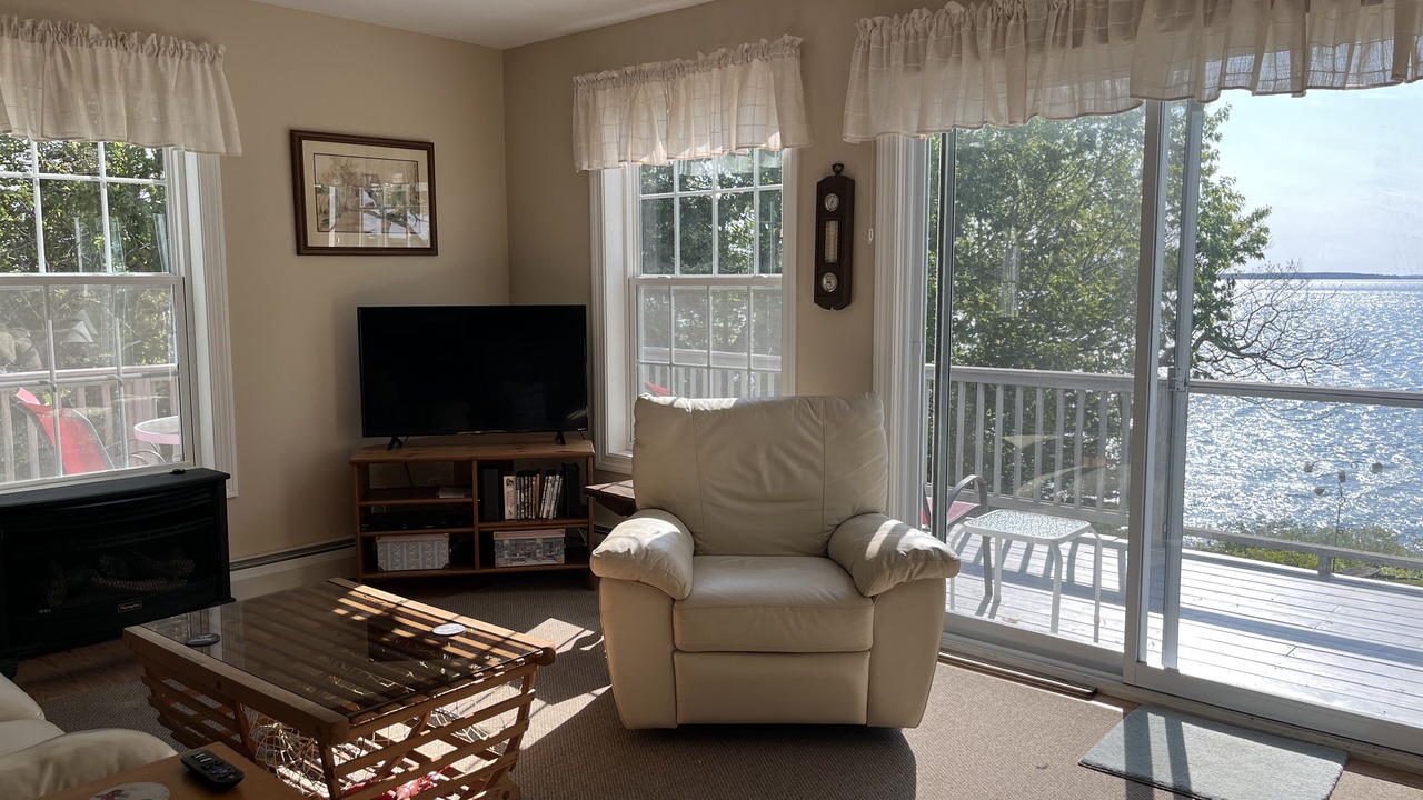 Photo of Livingroom in Round Pond