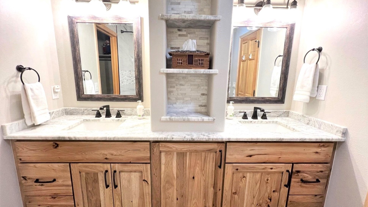 Photo of Bathroom in Peak 8