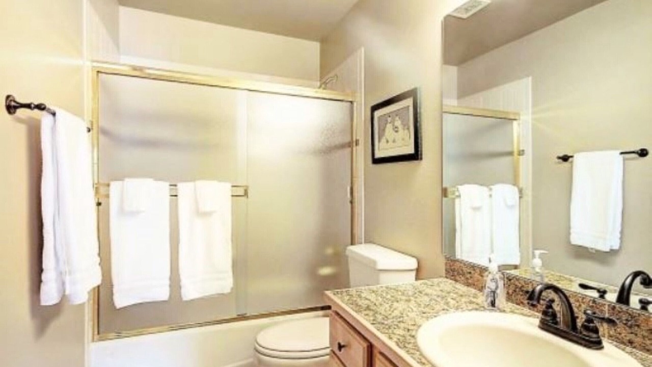 Photo of Bathroom in Peak 8