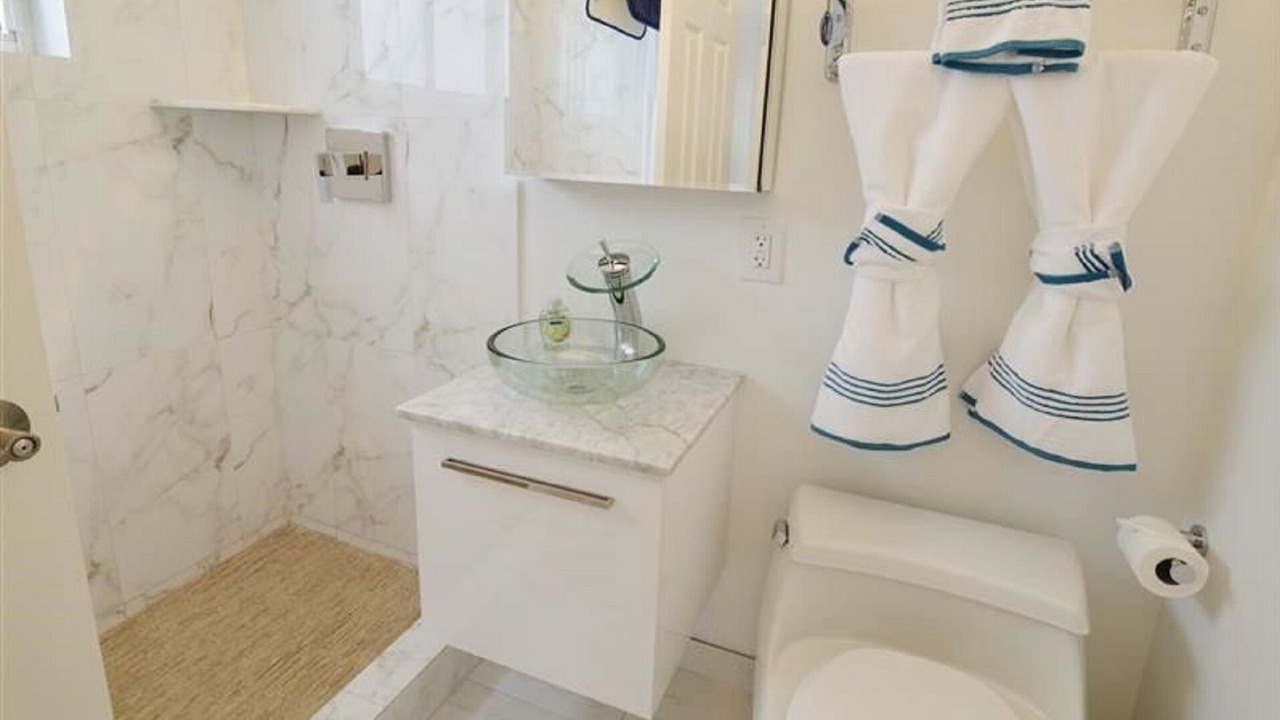 Photo of Bathroom in Dolphin Isles