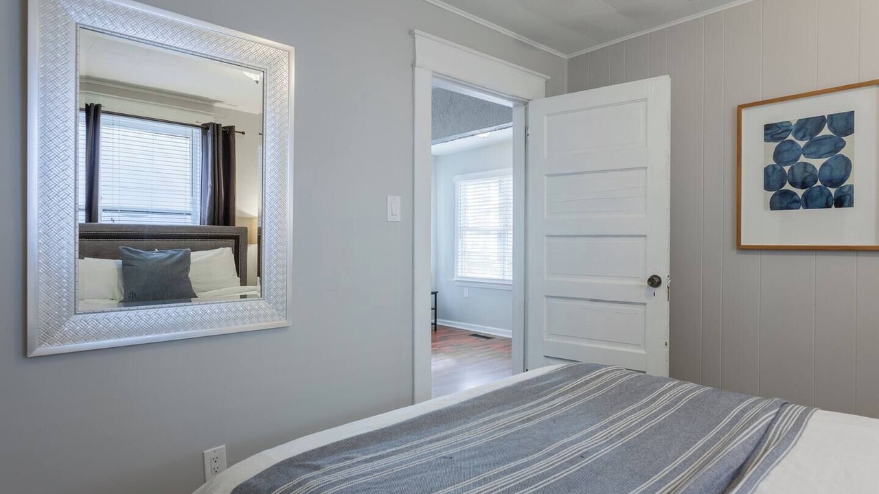 Photo of Bedroom in West Plaza