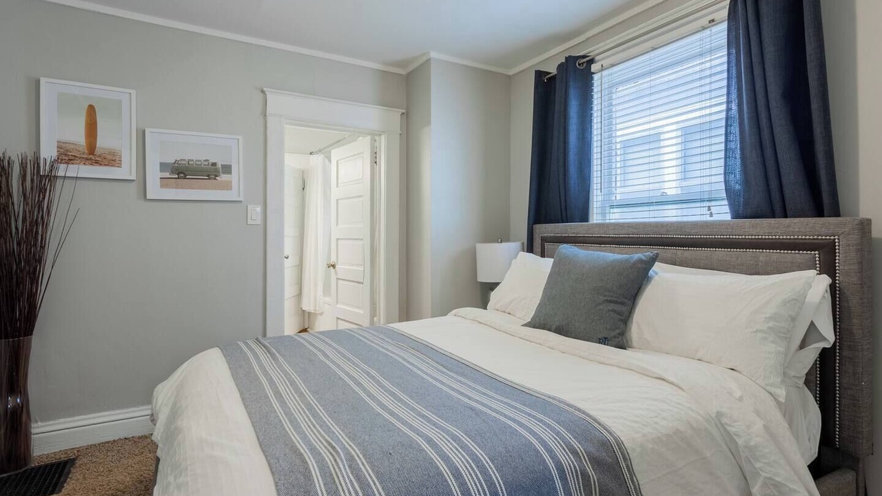 Photo of Bedroom in West Plaza