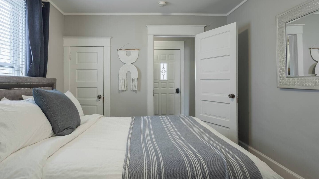 Photo of Bedroom in West Plaza