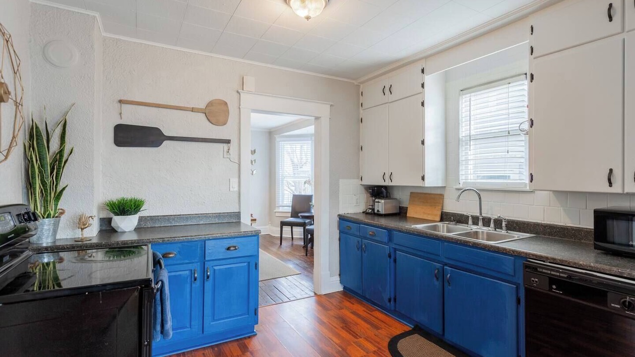 Photo of Kitchen in West Plaza