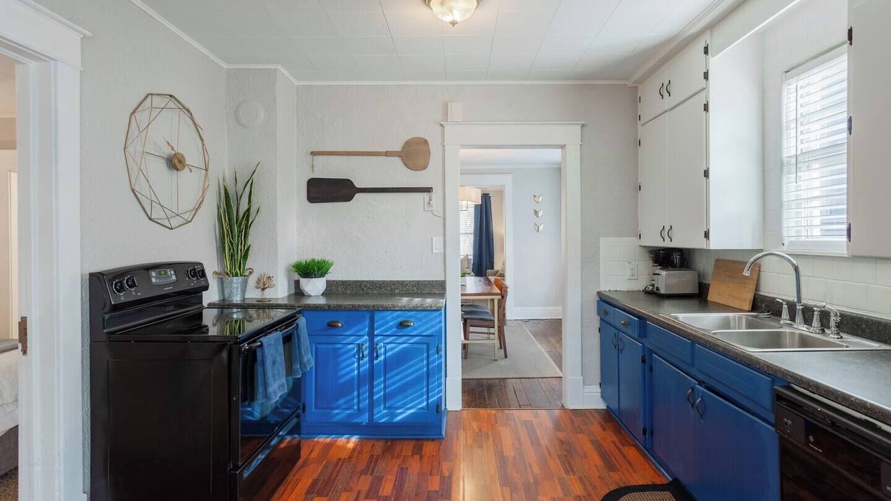 Photo of Kitchen in West Plaza