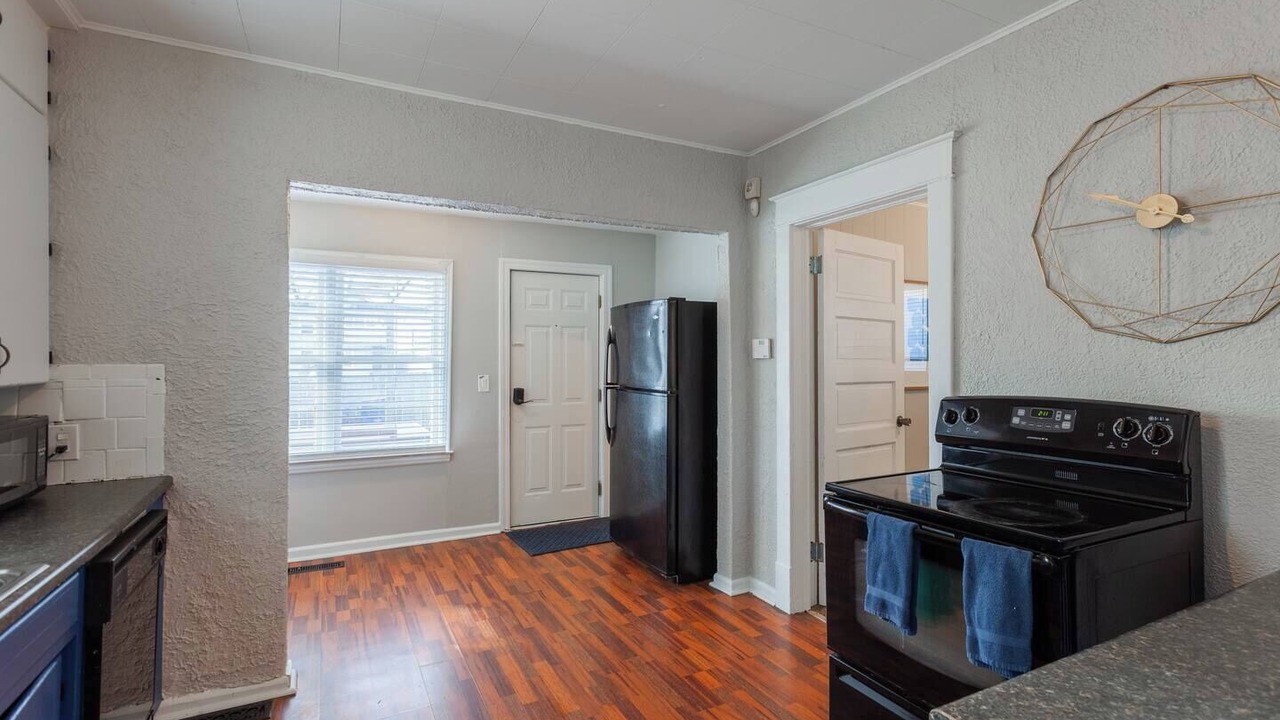 Photo of Kitchen in West Plaza