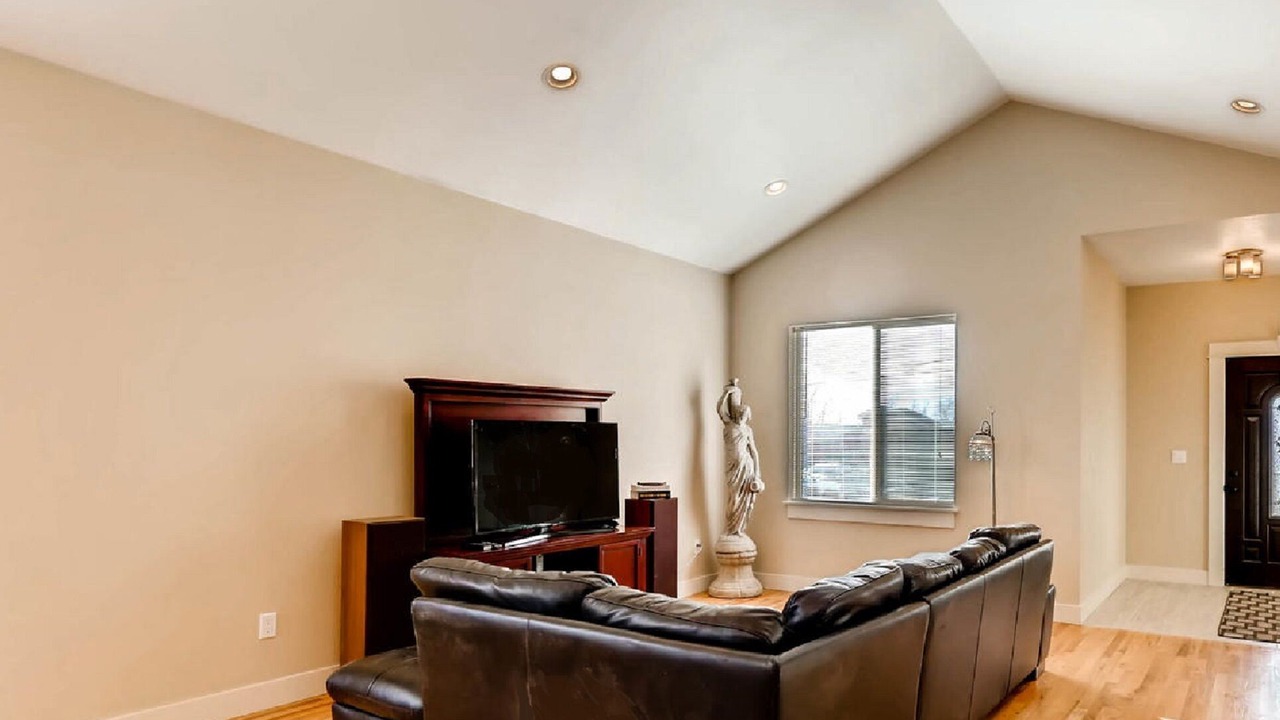 Photo of Livingroom in Pleasant View