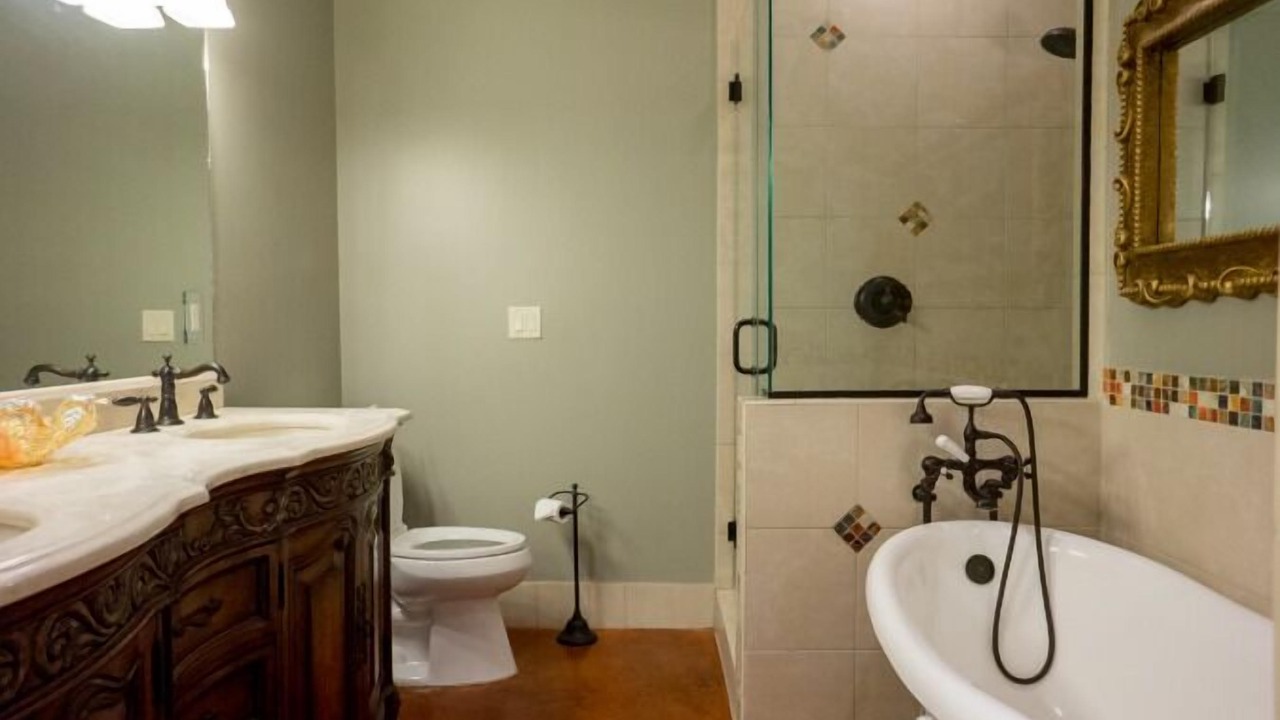 Photo of Bathroom in Baytowne Wharf