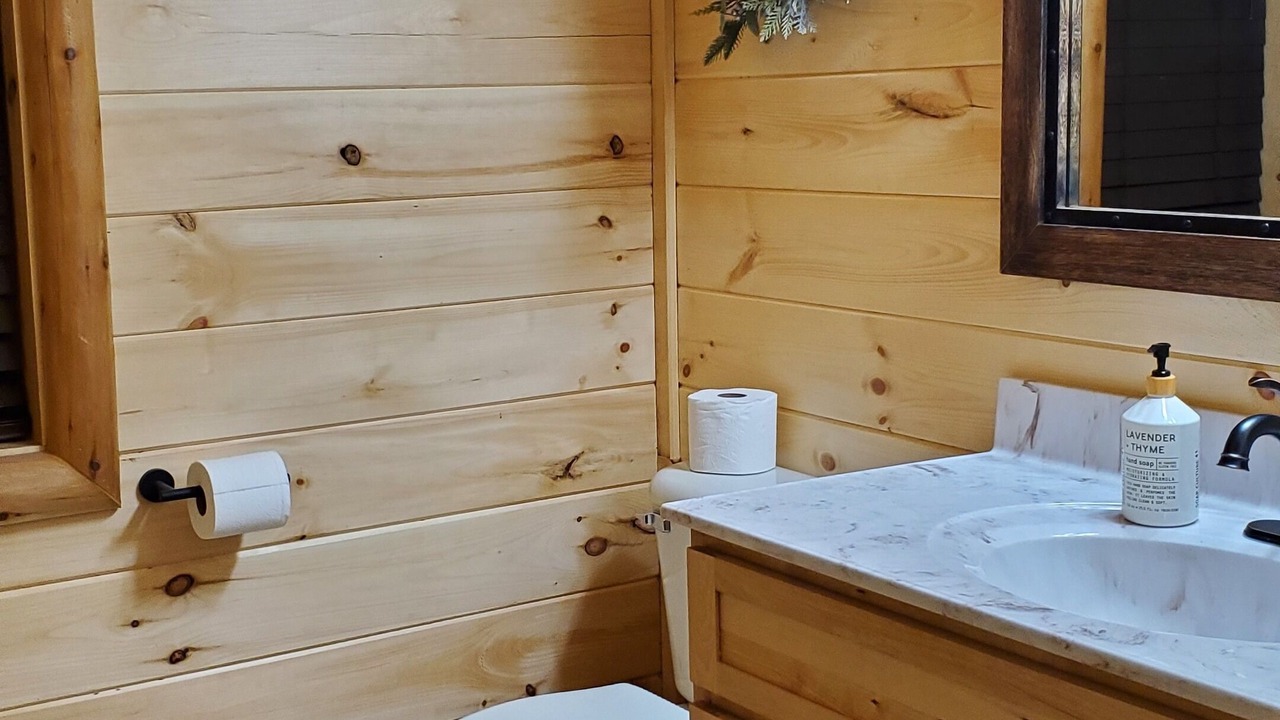Photo of Bathroom in Gatlinburg - Pigeon Forge