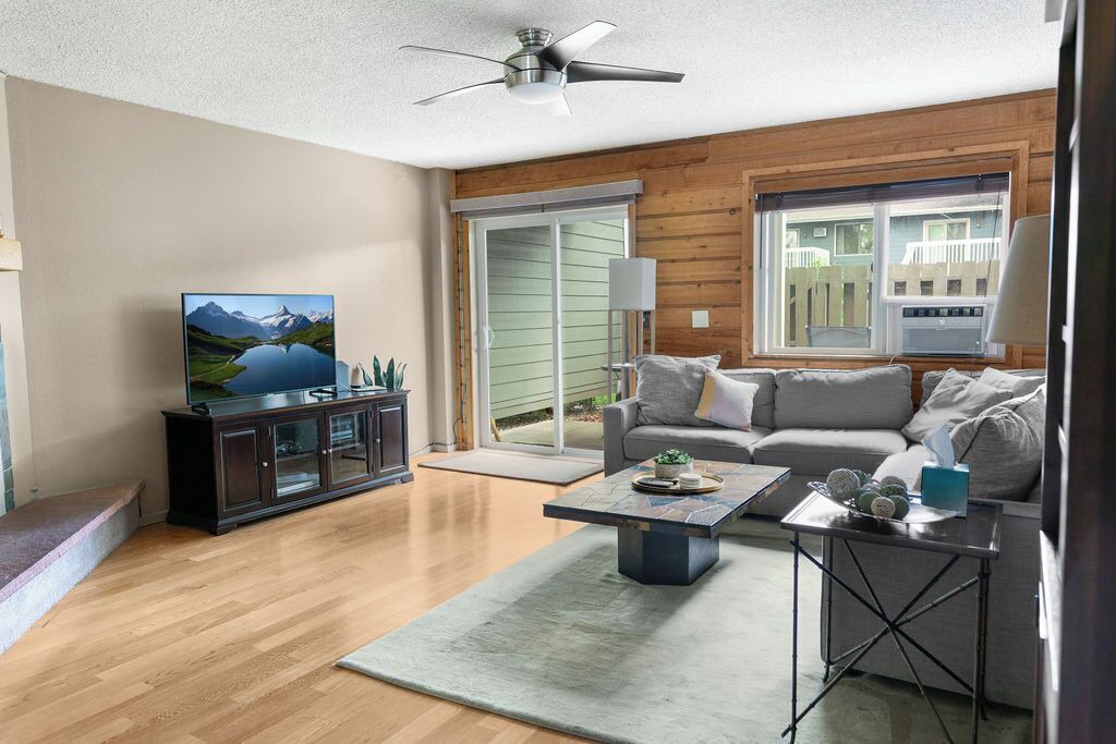 Photo of Livingroom in Glenwood Grove - North Iris