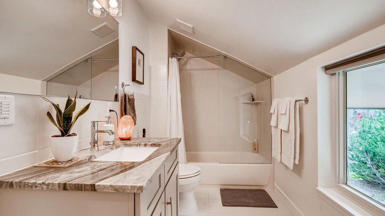 Photo of Bathroom in Lower Arapahoe