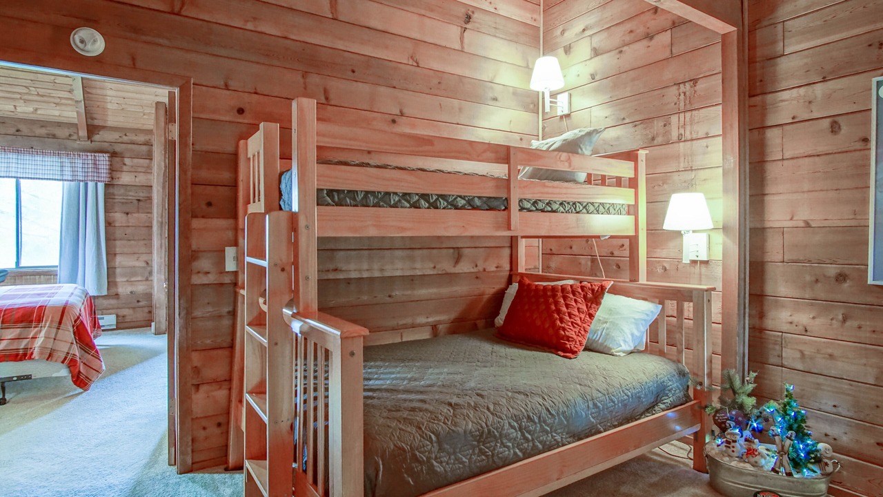 Photo of Bedroom in Snowshoe