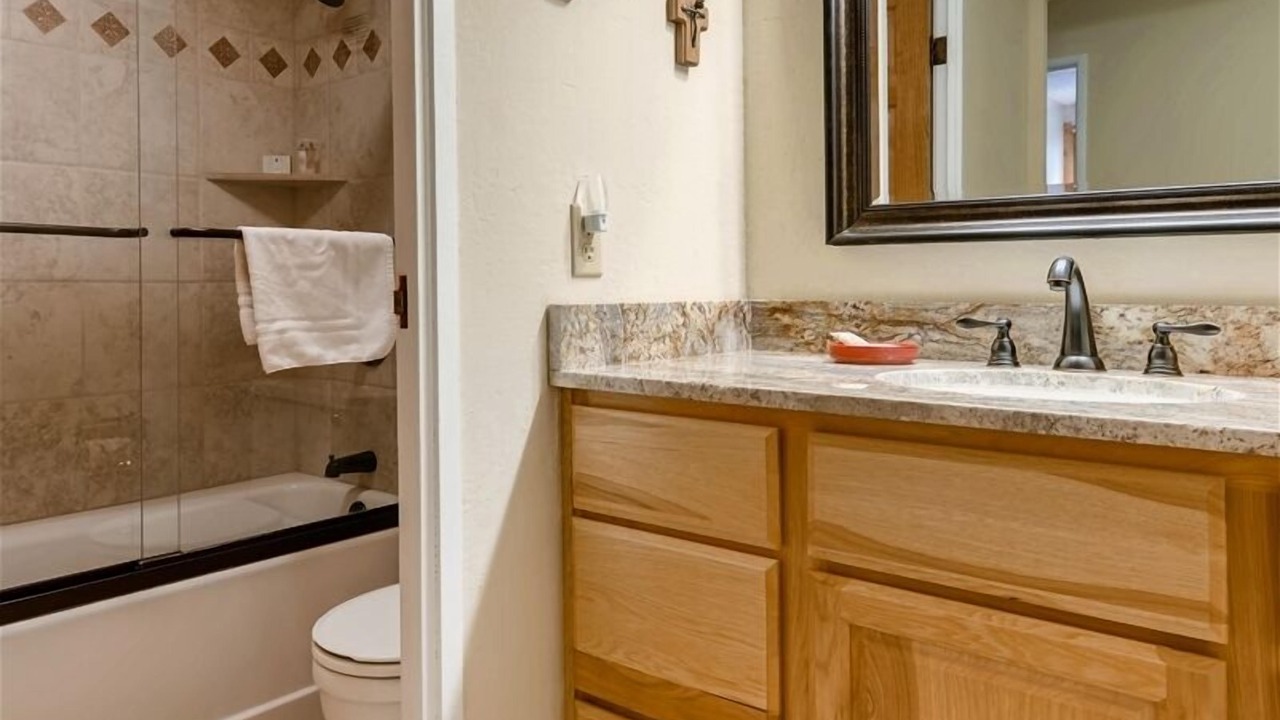 Photo of Bathroom in Peak 9