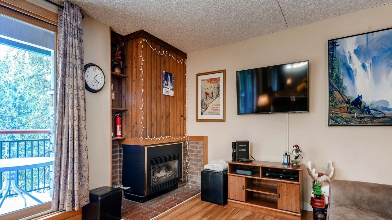 Photo of Livingroom in Peak 9