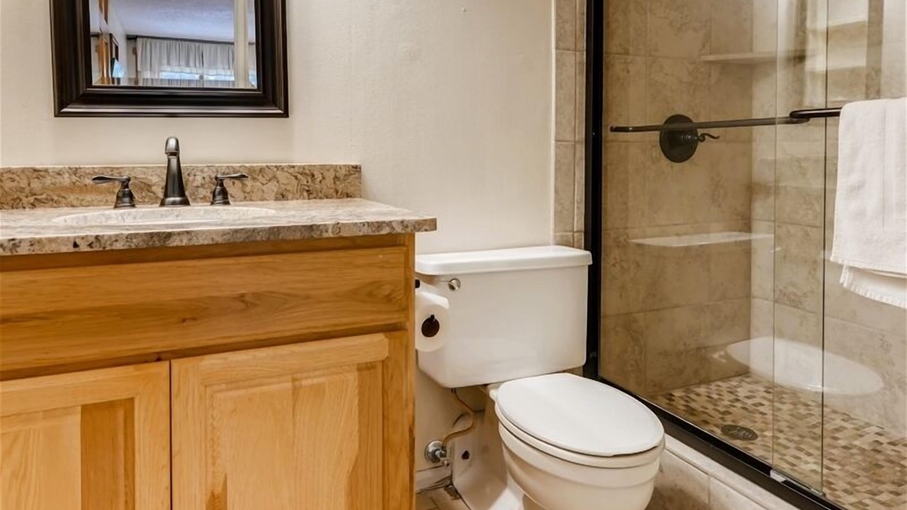 Photo of Bathroom in Peak 9