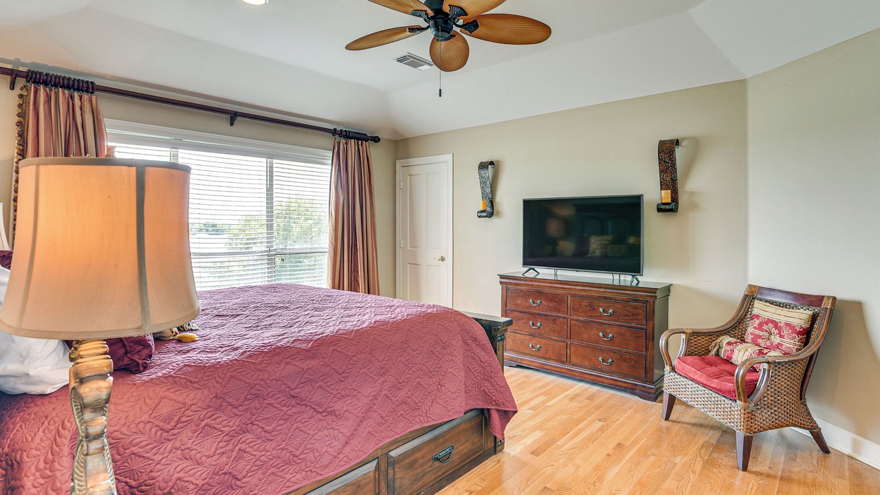 Photo of Bedroom in Nassau Bay
