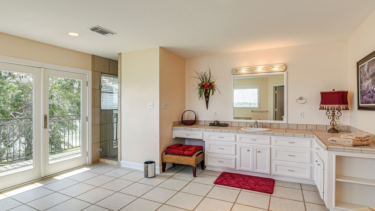 Photo of Bathroom in Nassau Bay