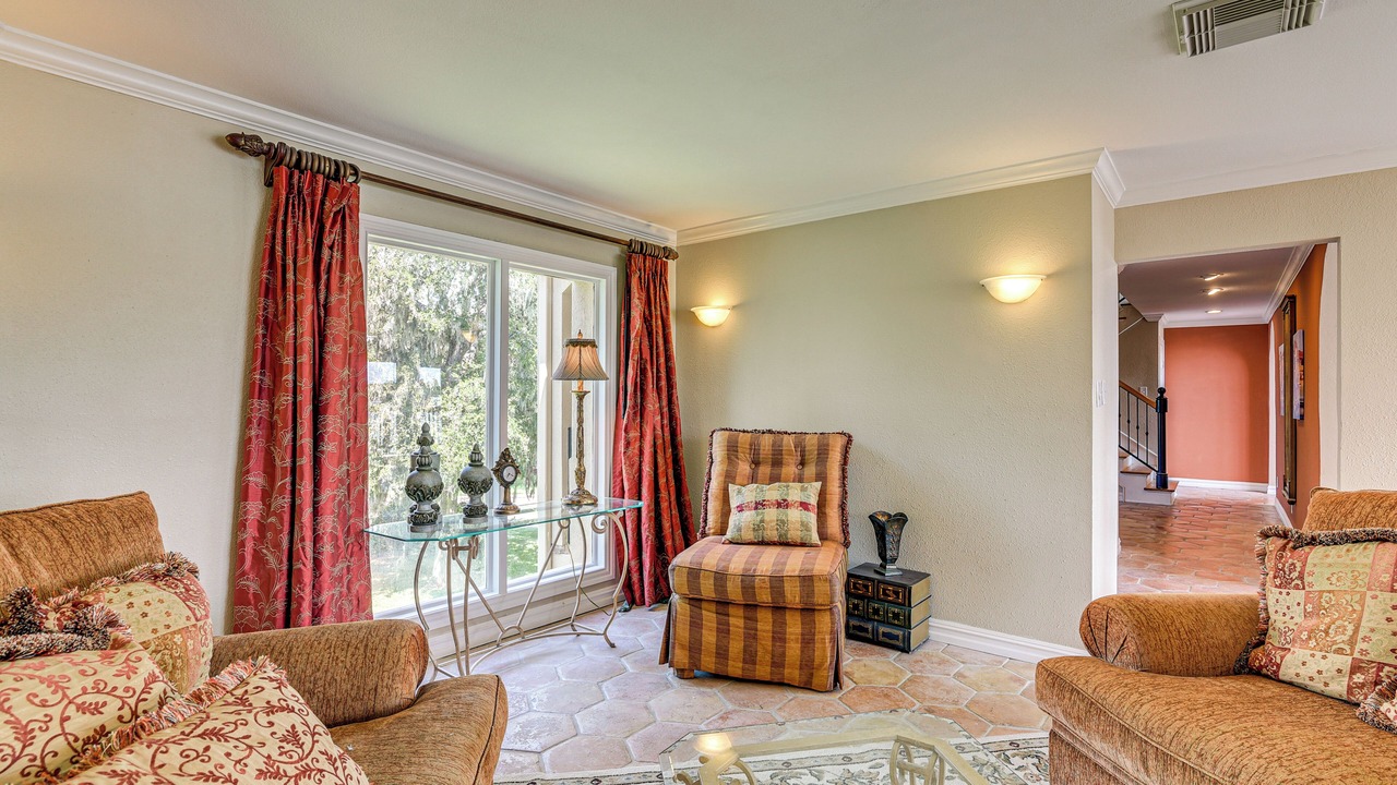 Photo of Livingroom in Nassau Bay