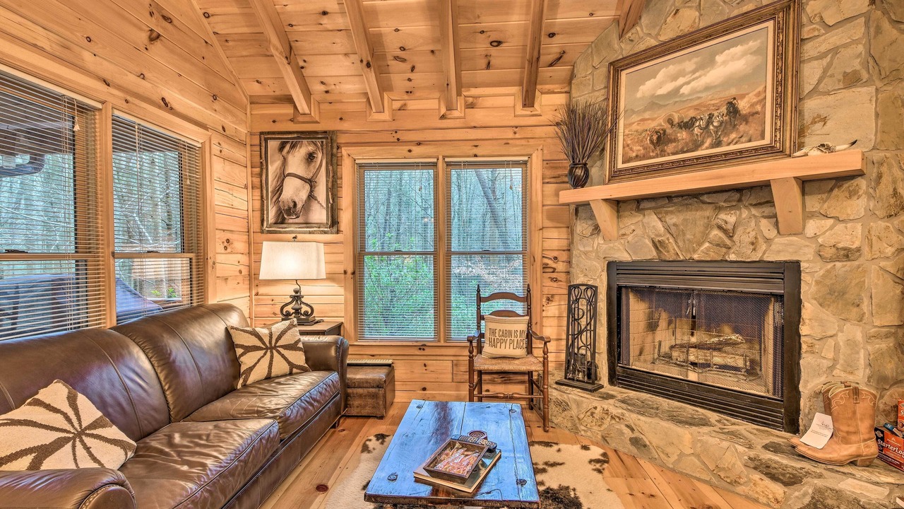 Photo of Livingroom in Cherry Log