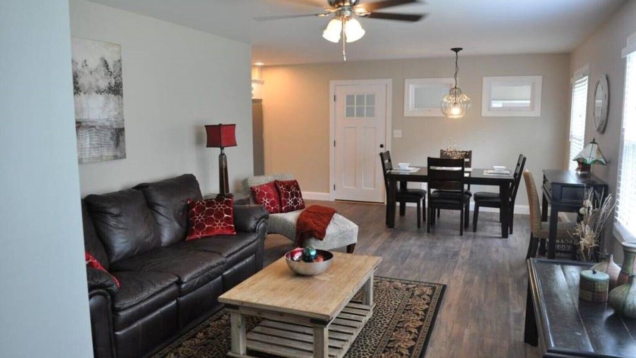 Photo of Livingroom in Cleveland