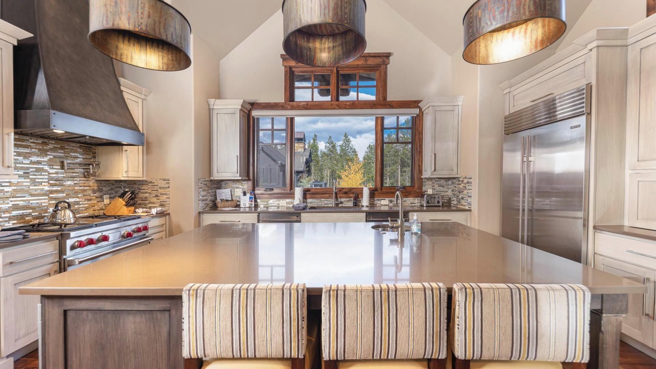 Photo of Kitchen in Peak 8