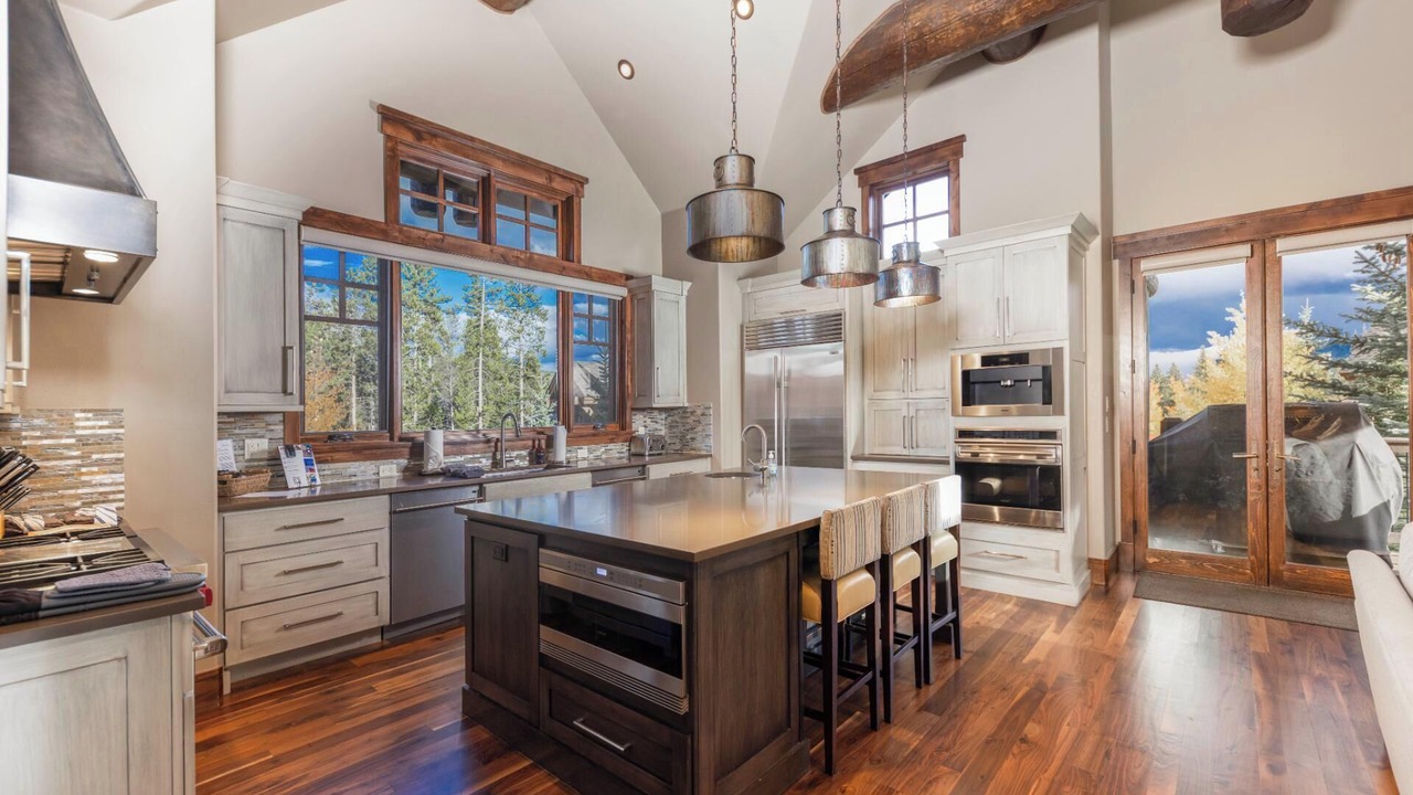 Photo of Kitchen in Peak 8