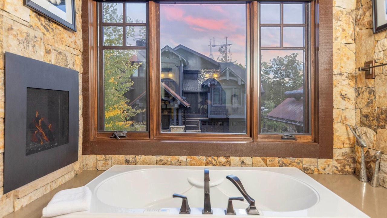 Photo of Bathroom in Peak 8
