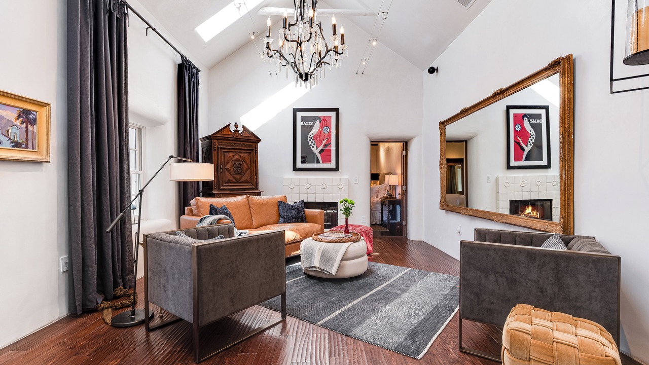 Photo of Livingroom in Historic Eastside