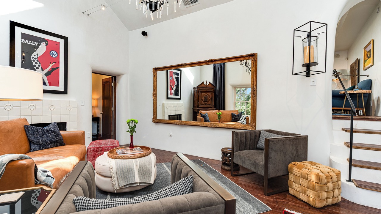 Photo of Livingroom in Historic Eastside