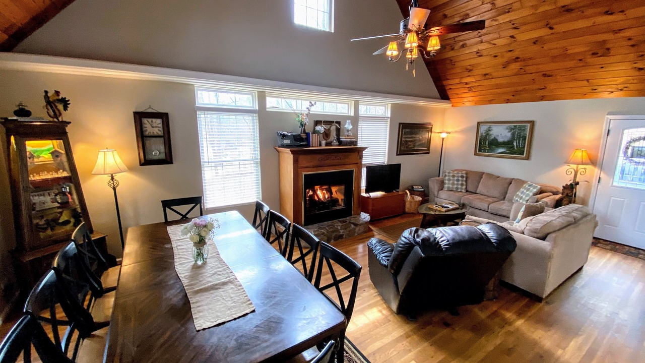 Photo of Livingroom in Dahlonega