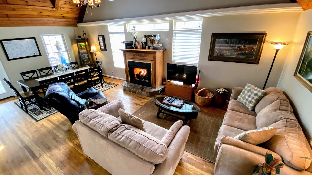 Photo of Livingroom in Dahlonega