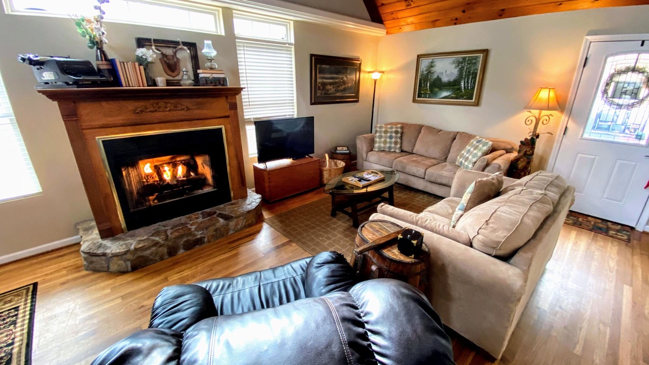 Photo of Livingroom in Dahlonega