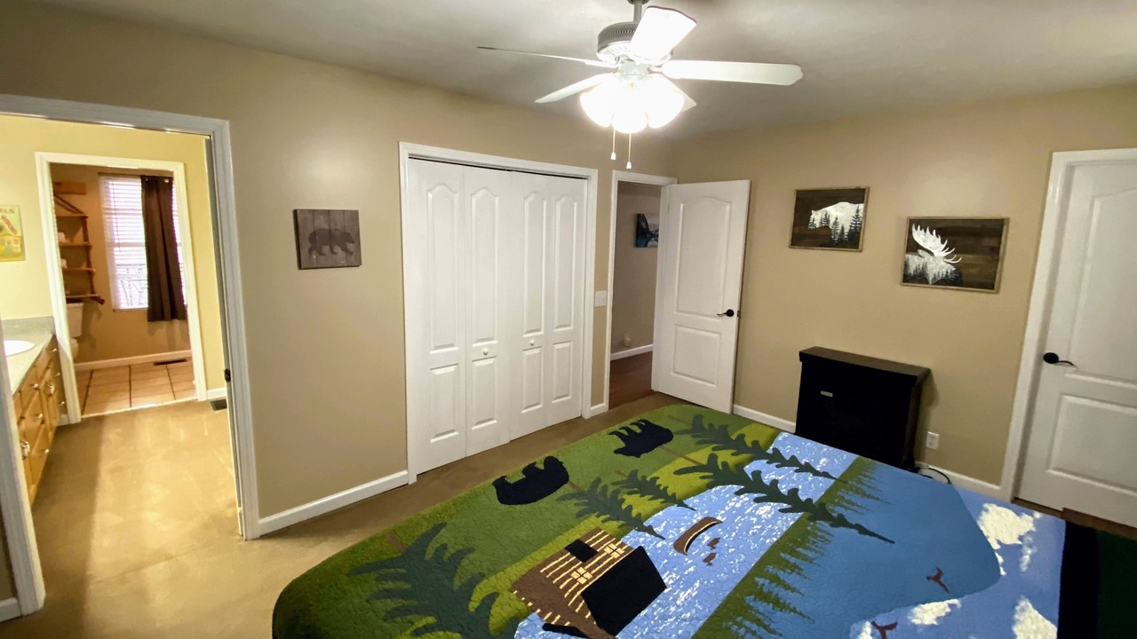 Photo of Bedroom in Dahlonega