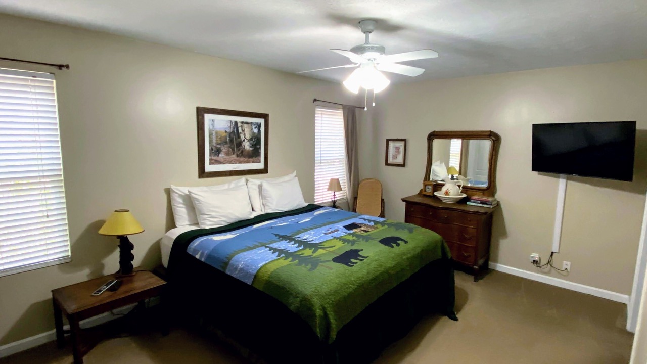 Photo of Bedroom in Dahlonega