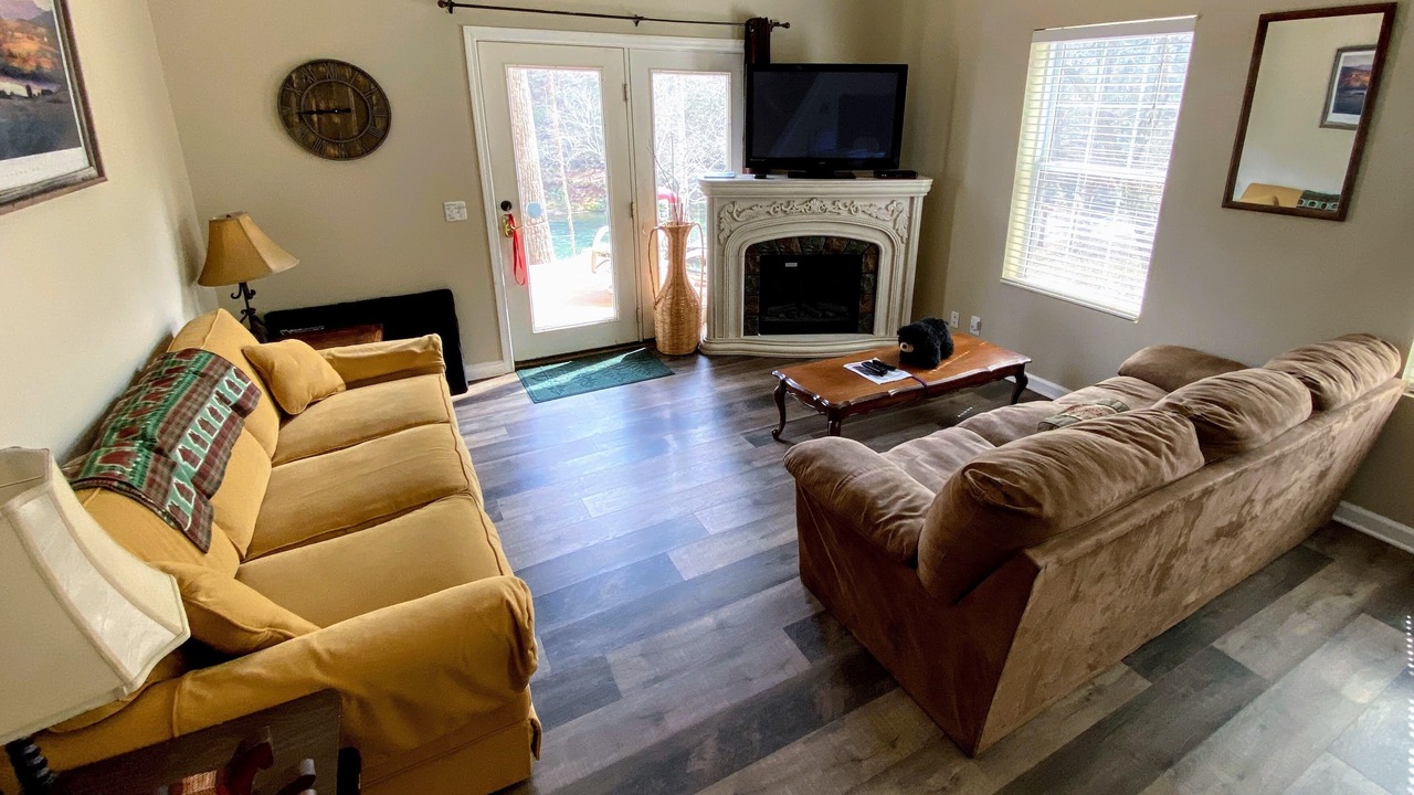 Photo of Livingroom in Dahlonega