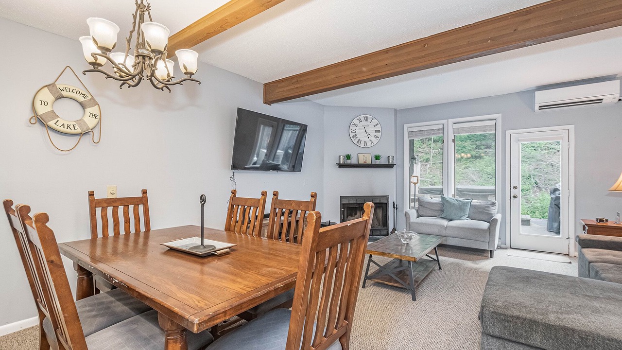 Photo of Livingroom in McHenry