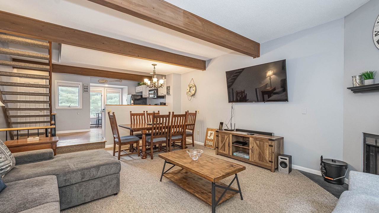 Photo of Livingroom in McHenry