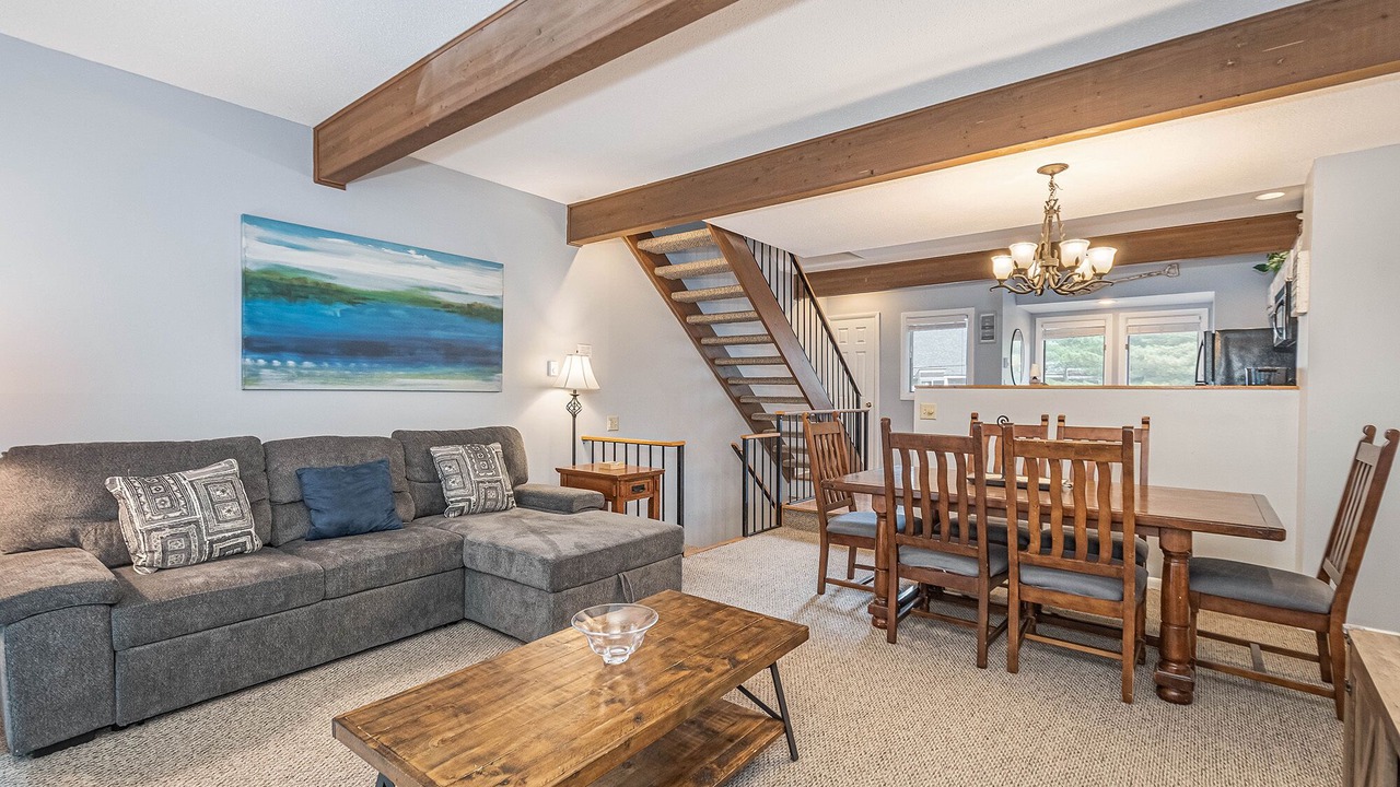 Photo of Livingroom in McHenry