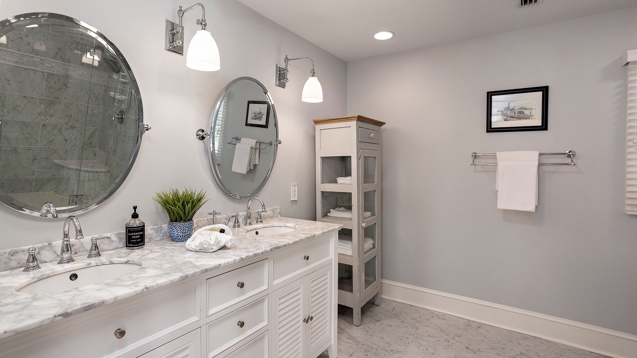 Photo of Bathroom in King City