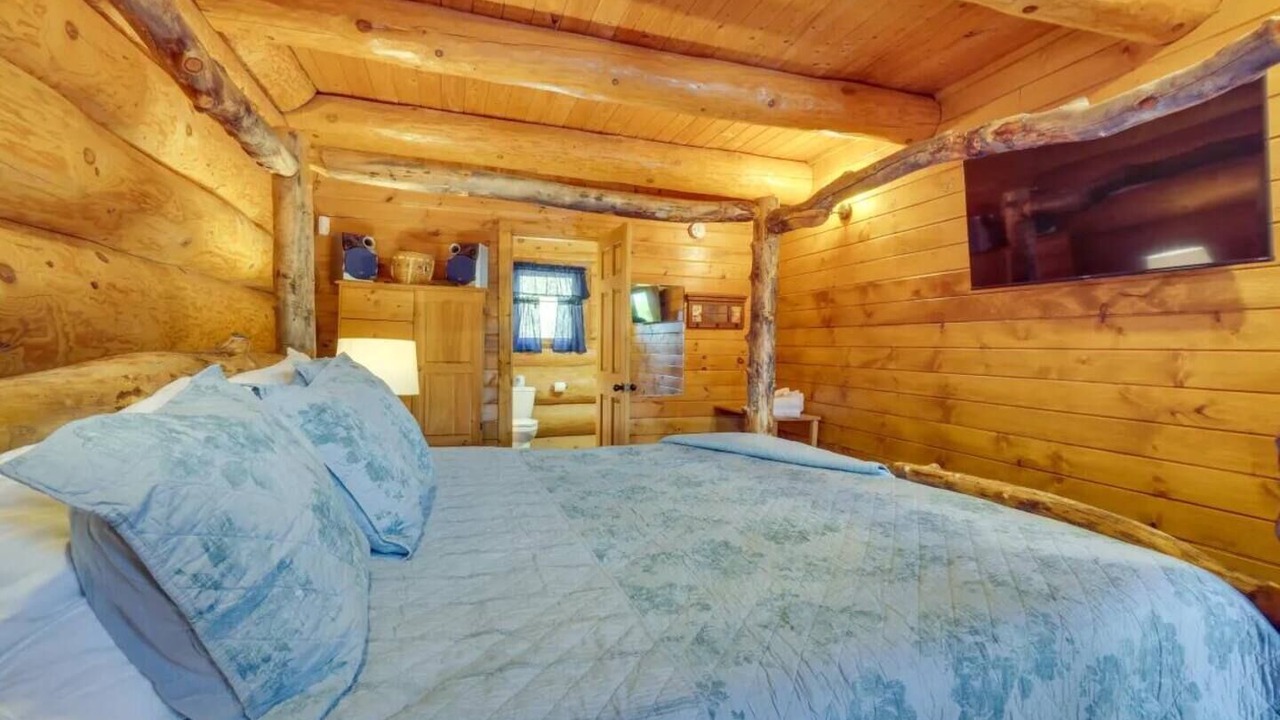 Photo of Bedroom in White Oak Lodge