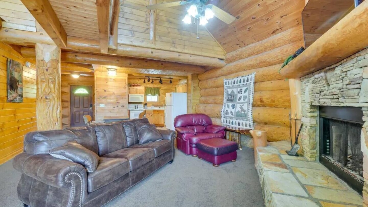 Photo of Livingroom in White Oak Lodge