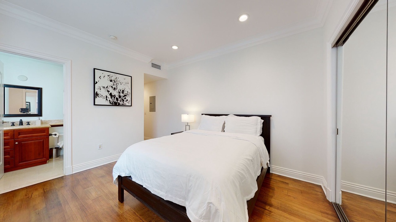 Photo of Bedroom in Pico - Robertson