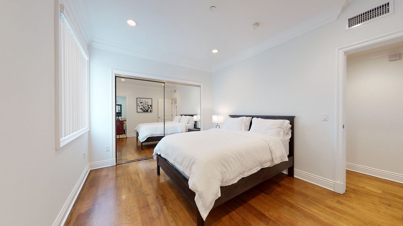 Photo of Bedroom in Pico - Robertson
